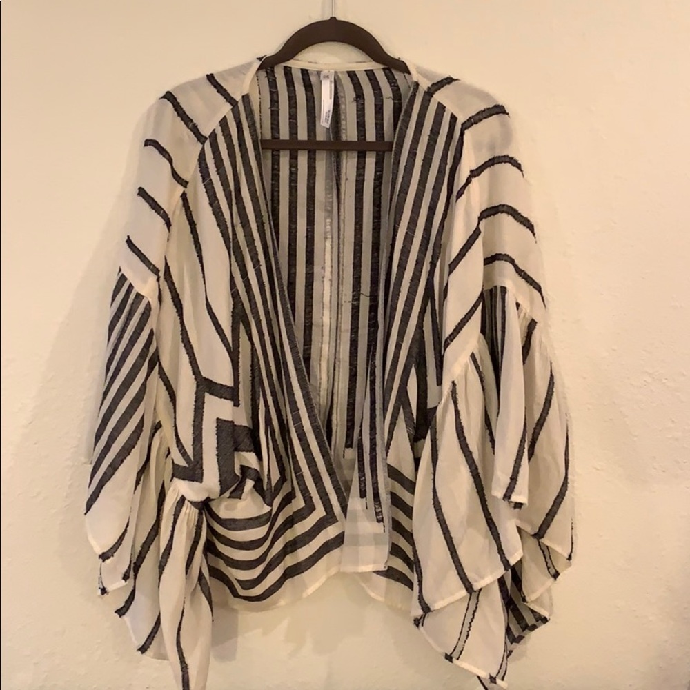 Anthropologie black & white flutter sleeve jacket